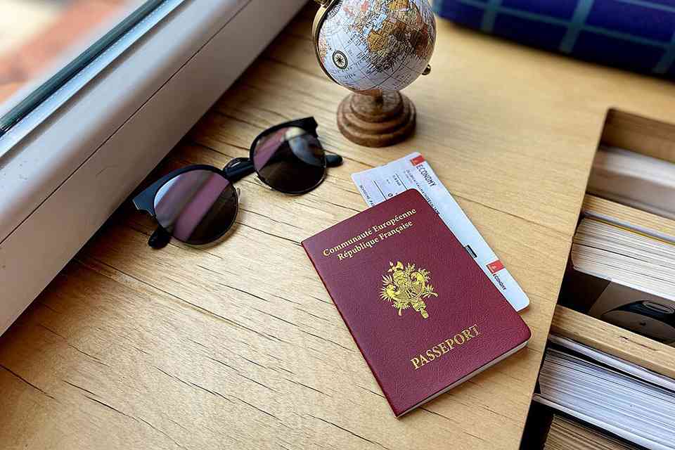 وقت الوصول إلى المملكة المتحدة لحاملي جوازات السفر الفرنسية: قواعد الدخول في عام 2025 featured image